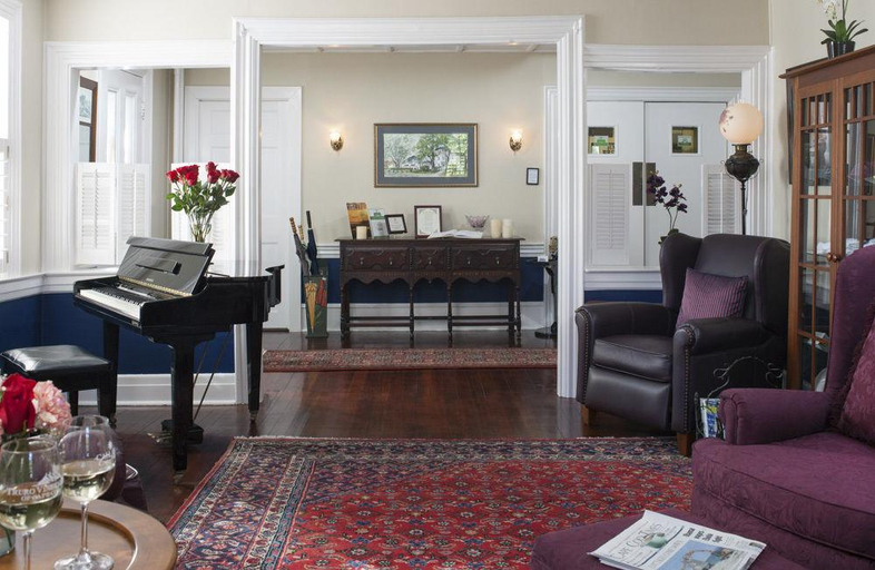 Public Area, Old Manse Inn, Barnstable