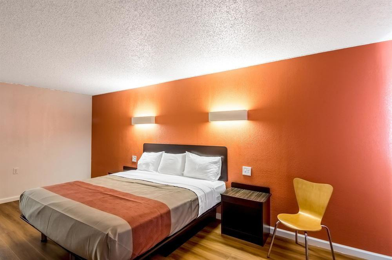 Bedroom 3, Motel 6 Clinton OK, Custer