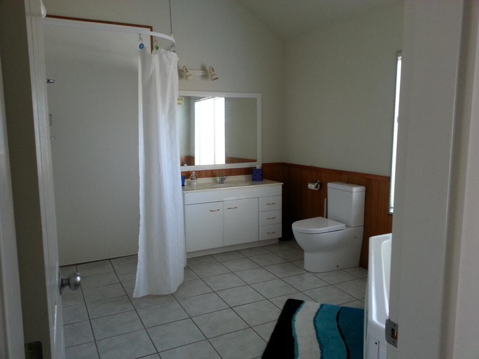 Bathroom 4, Blake Court Motel, Thames-Coromandel