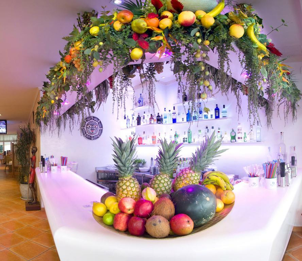 Food & Drinks