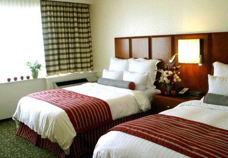 Bedroom 2, Fullerton Marriott at California State University, Orange