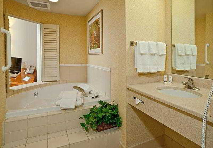 Bathroom 4, Fairfield Inn & Suites Brunswick Freeport, Cumberland