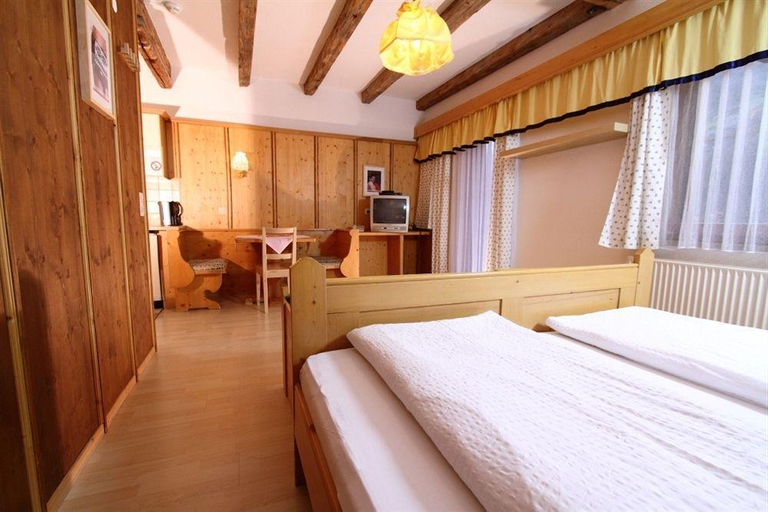 Bedroom, Landhaus Edelweiss, Imst
