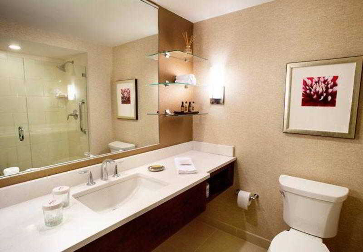 Bathroom 5, Milwaukee Marriott Downtown, Milwaukee