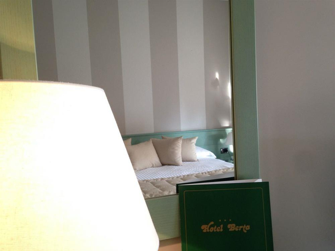 Bedroom 1, Hotel Berta, Brescia