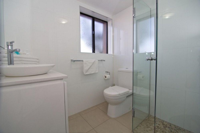 Bathroom 4, Burleigh On The Beach, Gold Coast