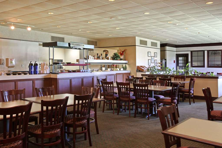 Food & Drinks 5, Clarion Inn & Suites Florence - Darlington, Florence