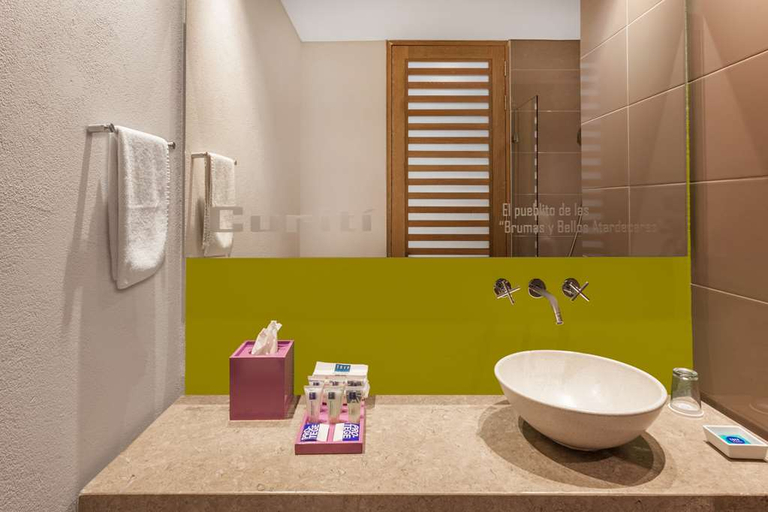 Bathroom 4, Tryp by Wyndham Bucaramanga Cabecera, Bucaramanga