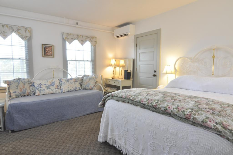 Bedroom 3, First Colony Inn, Dare