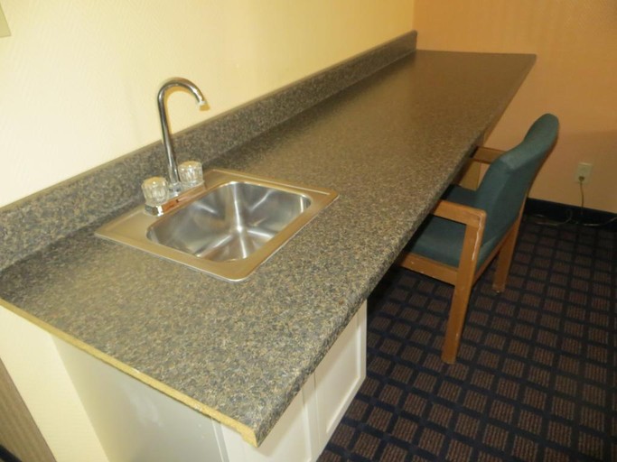 Bedroom 4, Travelodge by Wyndham Dodge City, Ford