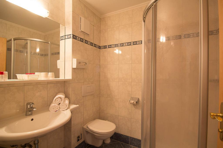 Bathroom 5, Bärenbachhof, Zell am See