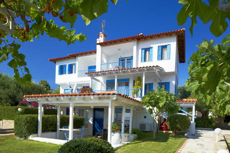 Exterior & Views
