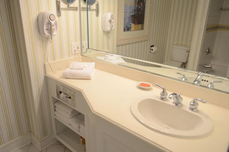 Bathroom 5, Kemah Boardwalk Inn, Galveston