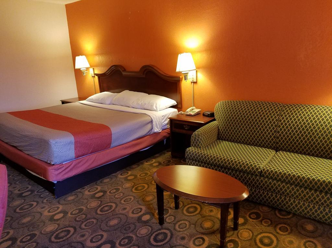 Bedroom 3, Motel 6 Hope, AR, Hempstead
