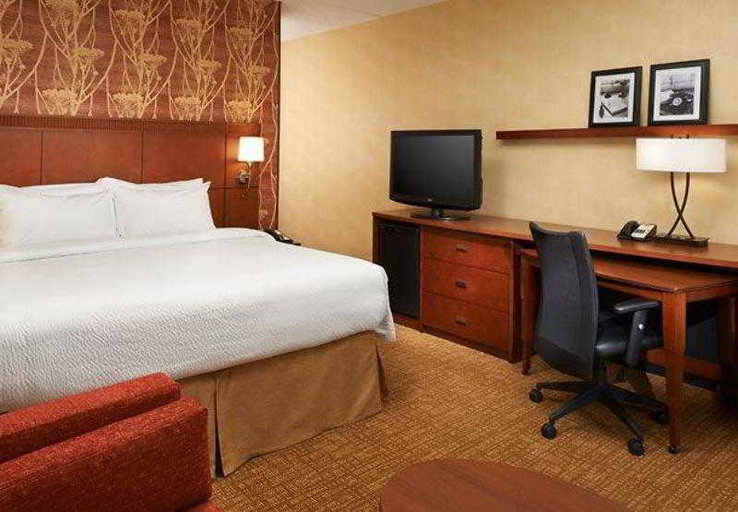 Bedroom 3, Courtyard Detroit Metro Airport Romulus, Wayne