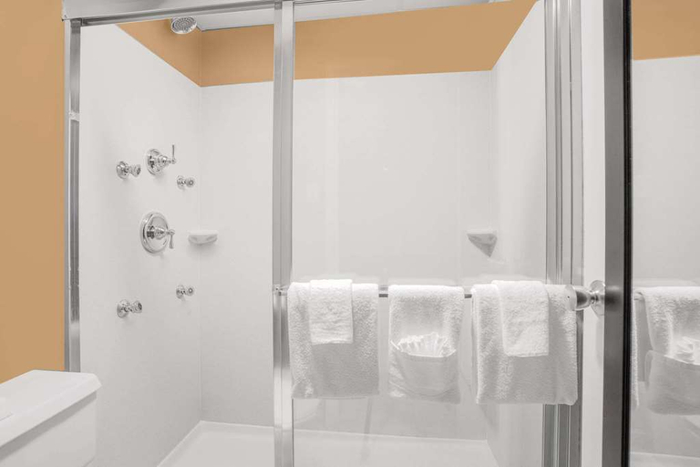 Bathroom 4, Howard Johnson by Wyndham North Platte, Lincoln