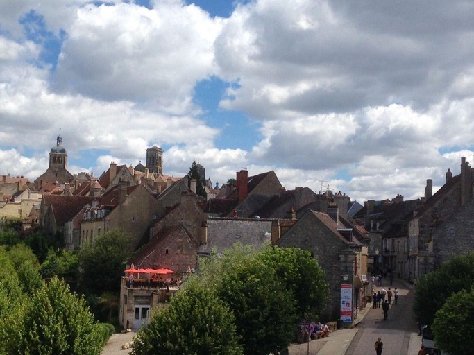 Exterior & Views 2, De La Poste & Du Lion D'or, Yonne