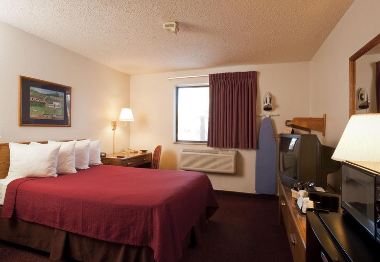 Bedroom 3, Super 8 By Wyndham Brattleboro, Windham