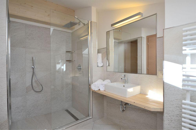 Bathroom 3, Mason La Zondra, Trento