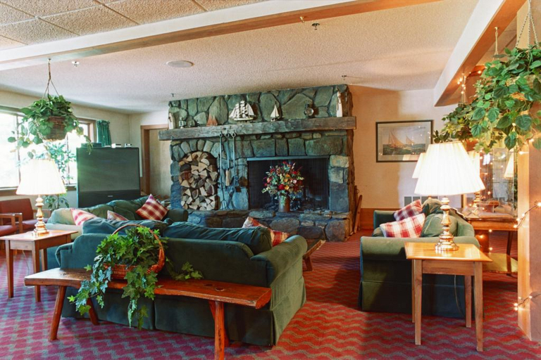 Public Area 2, Commodores Inn, Lamoille