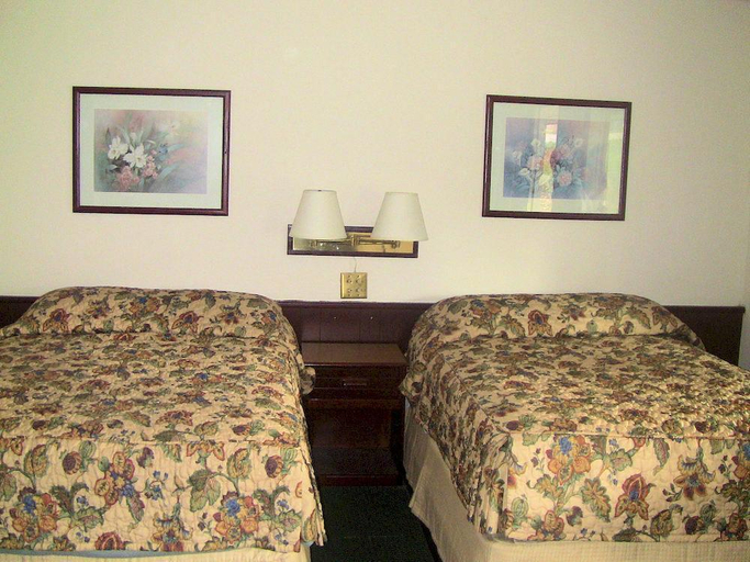 Others 4, Spinning Wheel Motel, Sauk