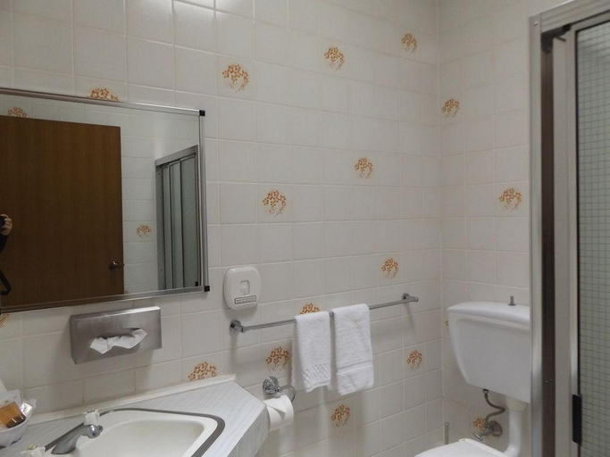 Bathroom, Golden Harvest Motor Inn, Moree Plains