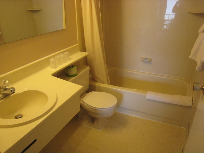 Bathroom 5, Rondo Motel, Columbia-Shuswap