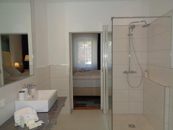 Bathroom 4, Boutique Hotel Goldenes Lamm, Villach