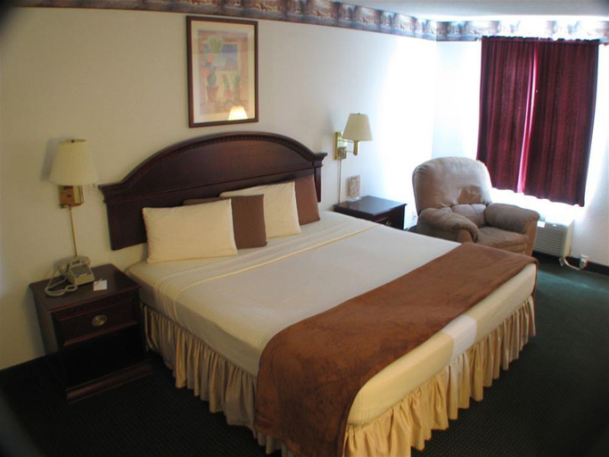 Bedroom 1, Dodge House Hotel & Convention Ctr, Ford