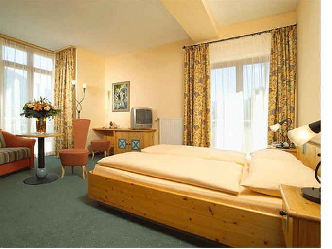 Bedroom, Hotel Schweizerhof, Kitzbühel