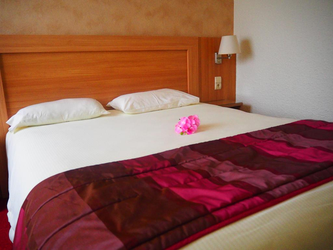 Bedroom 2, Brit Hotel Castres, Tarn