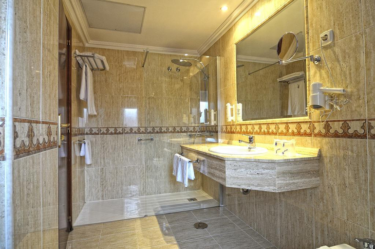 Bathroom 5, Alisi, Burgos
