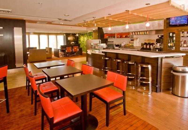Food & Drinks 5, Courtyard Lansing, Ingham
