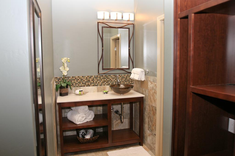 Bathroom 4, The Tavern Hotel, Yavapai
