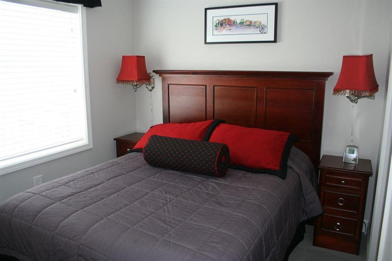 Bedroom 1, Georgia Gameday Center, Clarke