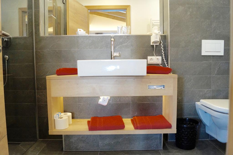 Bathroom 4, Unterwirt, Zell am See
