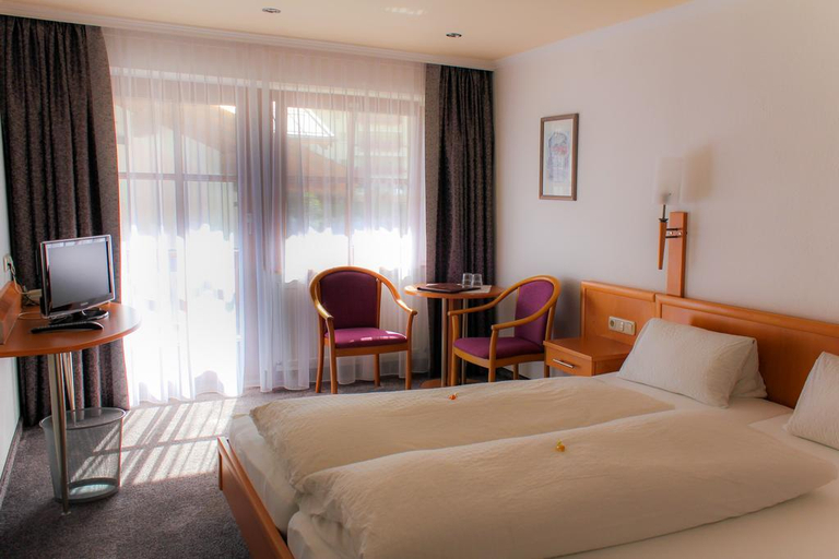 Bedroom 2, Hotel St. Nikolaus, Landeck