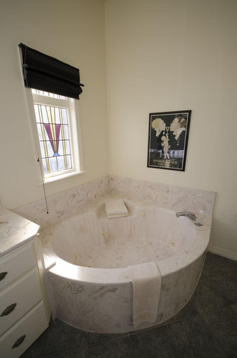 Bathroom 4, Messina Hof Winery & Resort, Brazos