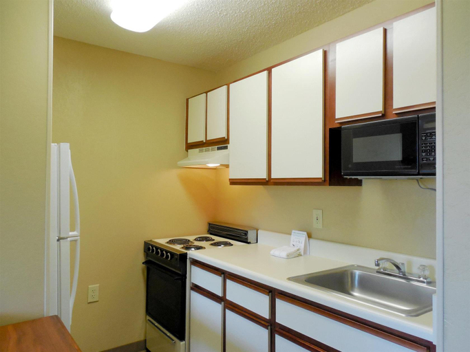 Exterior & Views 2, Extended Stay America - Charleston - Northwoods Bl, Charleston