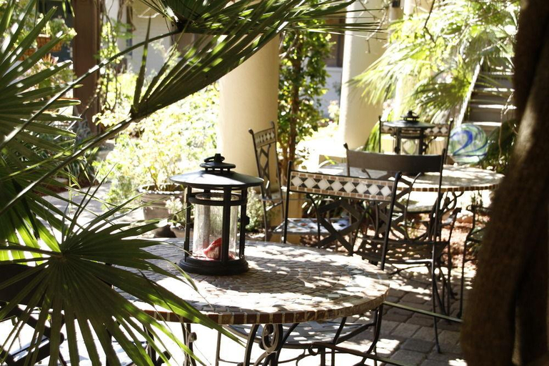 Food & Drinks 5, Vineyard Court Designer Suites Hotel, Brazos