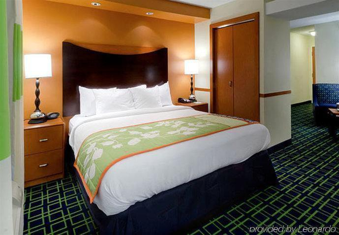 Bedroom 4, Fairfield Inn & Suites Charlotte Matthews, Mecklenburg