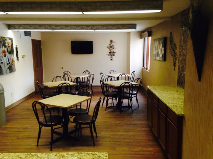 Food & Drinks 5, EverSpring Inn & Suites, Burleigh