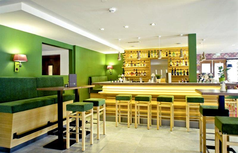 Public Area 2, Bergland, Innsbruck Land