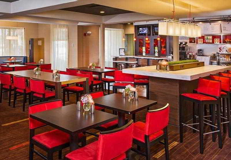 Food & Drinks 5, Courtyard North Charleston Airport/Coliseum, Charleston