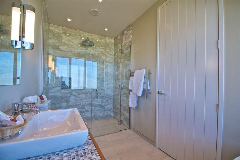 Bathroom 5, Manakau Lodge, Kaikoura