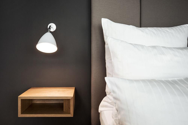 Bedroom 3, June Six Hotel Berlin, Berlin