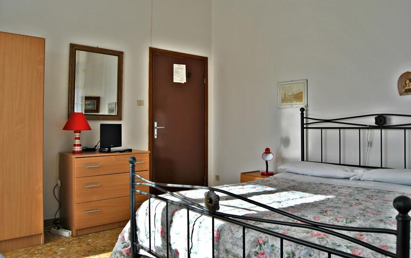 Others 5, Hotel Chenno, Arezzo