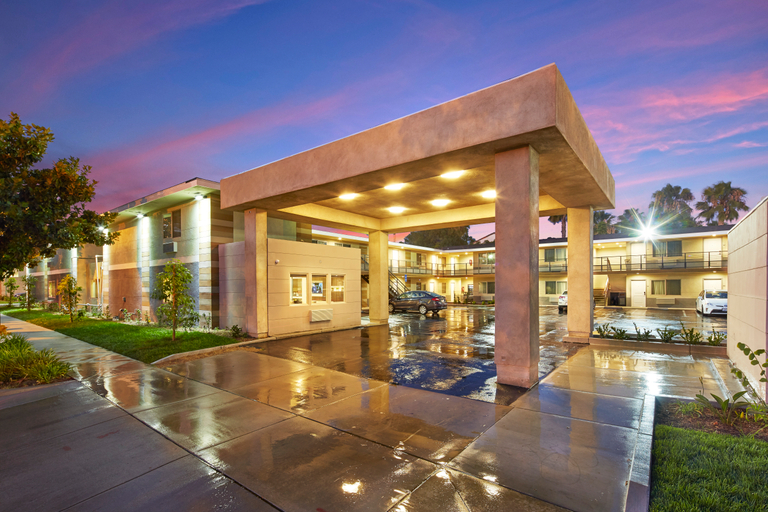 Exterior & Views