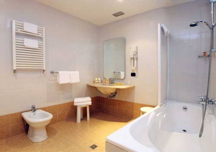 Bathroom 4, Hotel San Marco, Rome