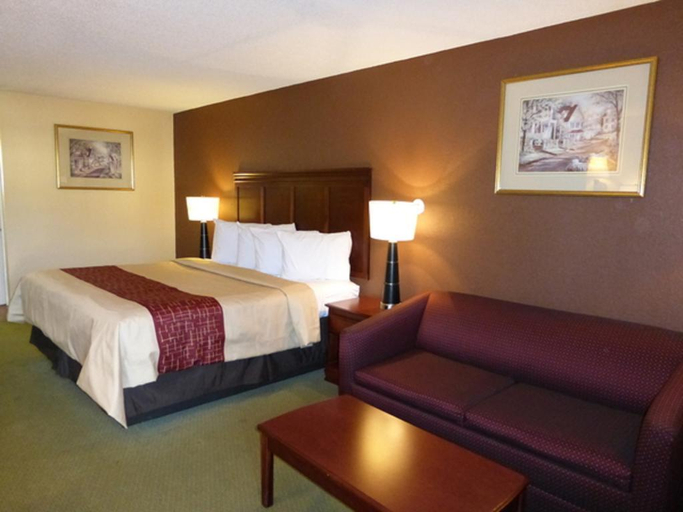Bedroom 3, Red Roof Inn & Suites Cleveland, TN, Bradley